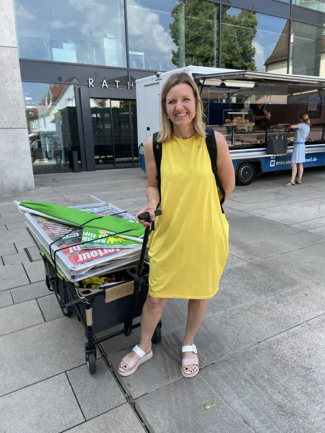 Gudula Achterberg: Heiß diskutiert bei Sommertour mit Klappstuhl