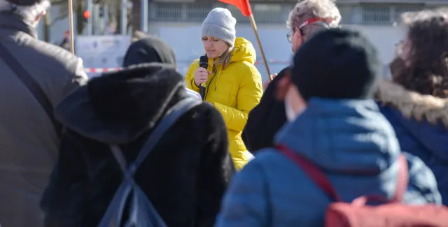 Gudula Achterberg MdL spricht auf der Gegen-Veranstaltung zur AfD-Kundgebung auf der Theresienwiese